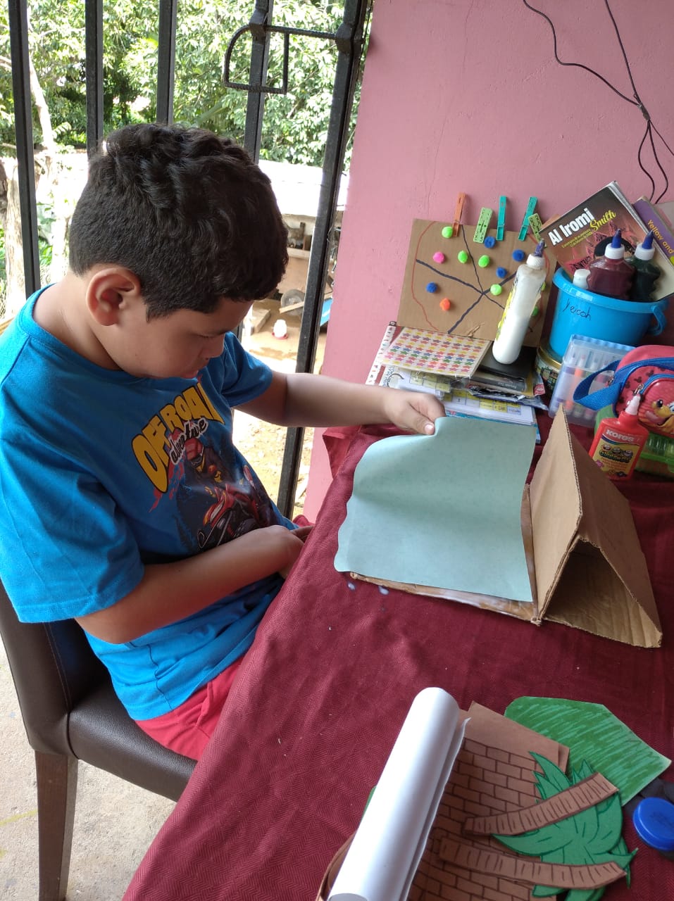 Niños, niñas y jóvenes del Programa de Parálisis Cerebral, reciben servicios y apoyos durante el confinamiento.