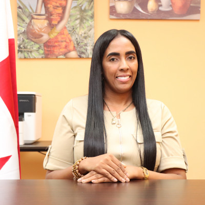 Subdirector (a) Profesora Kayra Lewis