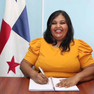 Directora - Profesora Yaneth Orozco