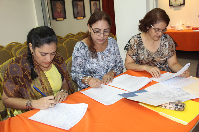 Docentes del PEP analizan decreto sobre creación del PIMCE