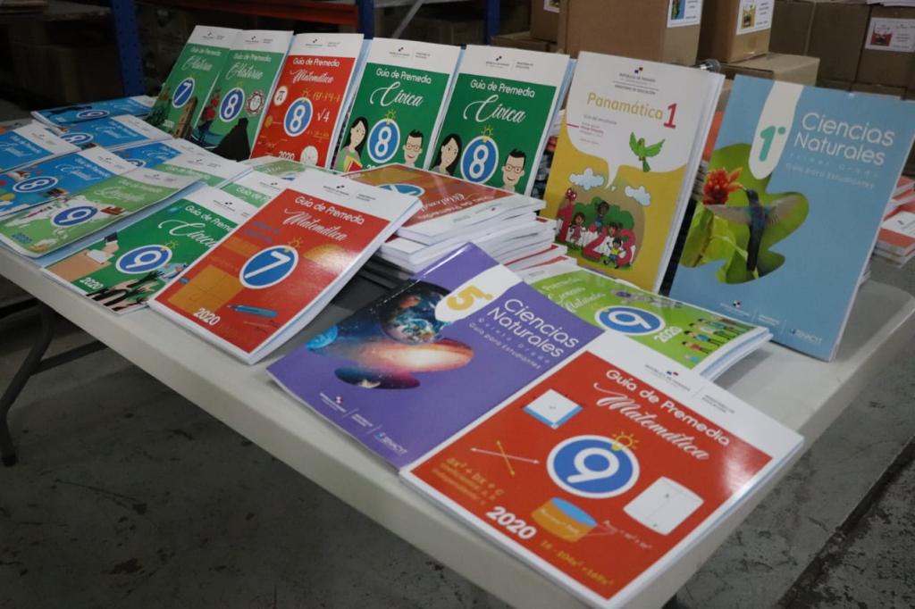 Meduca entrega Guías Educativas al IPHE