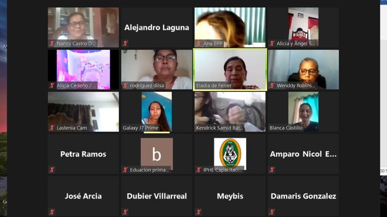Capacitan a padres de Azuero sobre Laptops