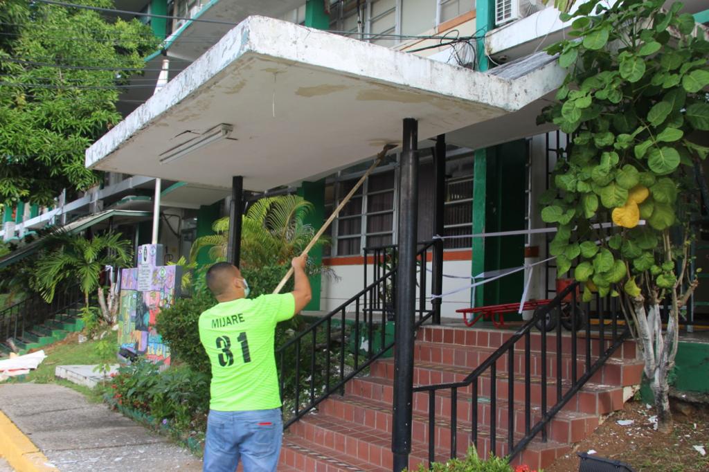 Reparan algunas estructuras de la institución  