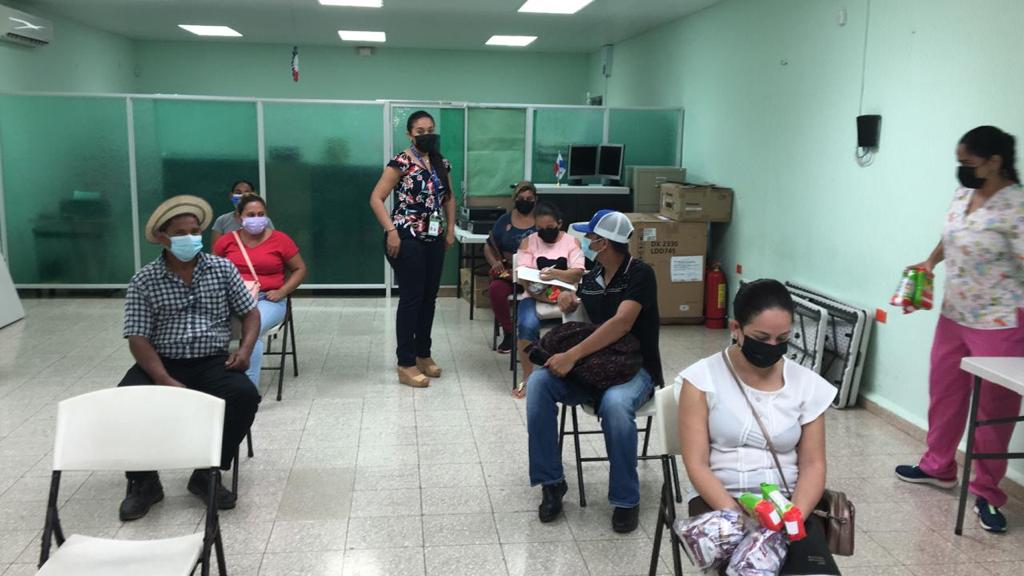 Padres de familia y equipo técnico de Herrera intercambian experiencias