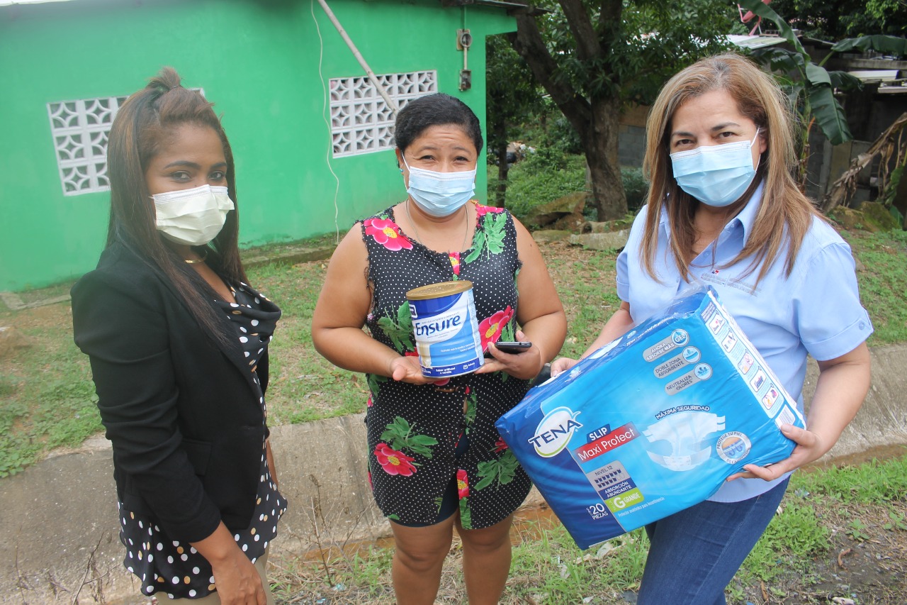 IPHE entrega apoyos a estudiantes y sus familias
