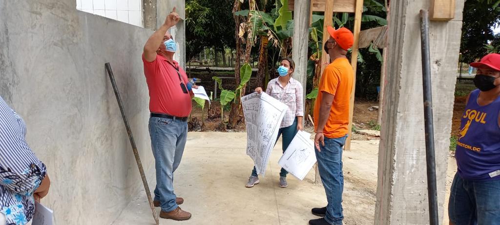 75 % de avance en construcción de baños y tanque sépticos en el IPHE de Aguadulce