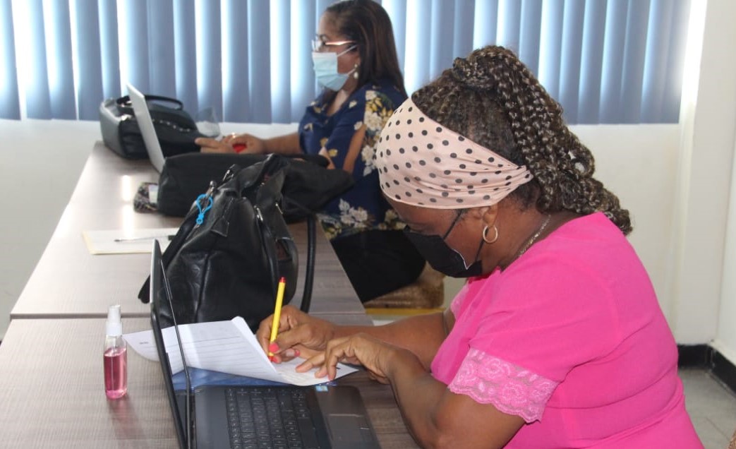 Docentes se capacitan en elaboración de documentos oficiales