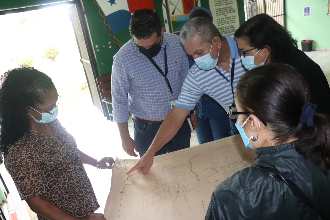 Supervisan avances en infraestructuras en Antón y Aguadulce