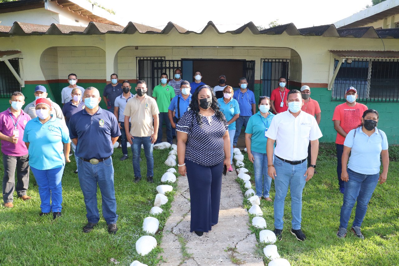 Jornada de limpieza y reparaciones en la Granja de Chilibre
