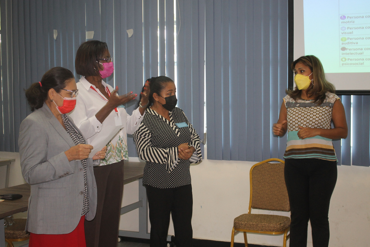 Directores y jefes participan del seminario taller: Hablemos de Discapacidad