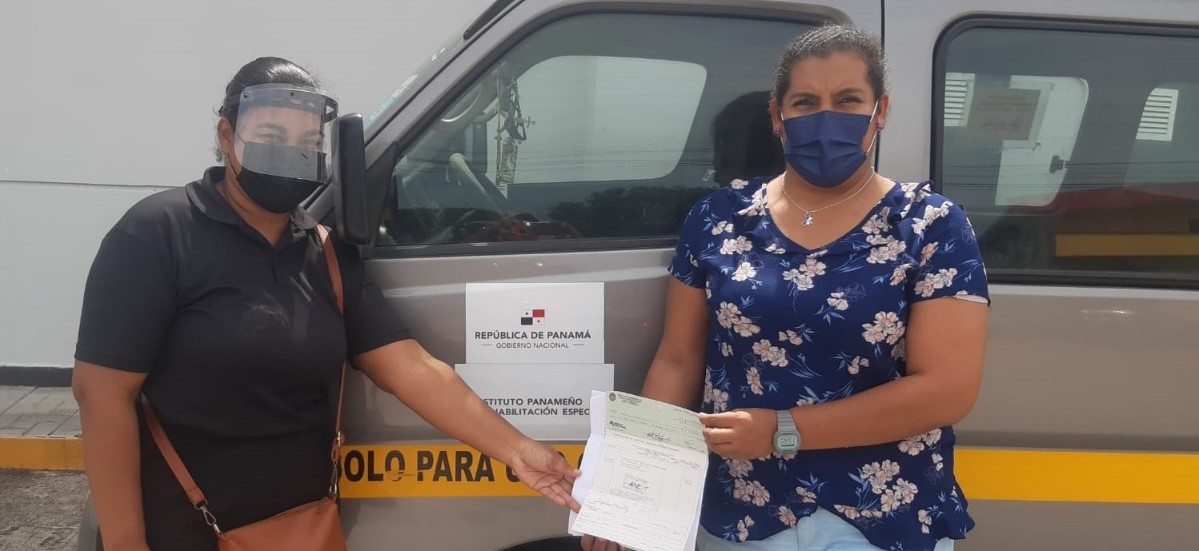  Entregan medicamentos a estudiante de Penonomé
