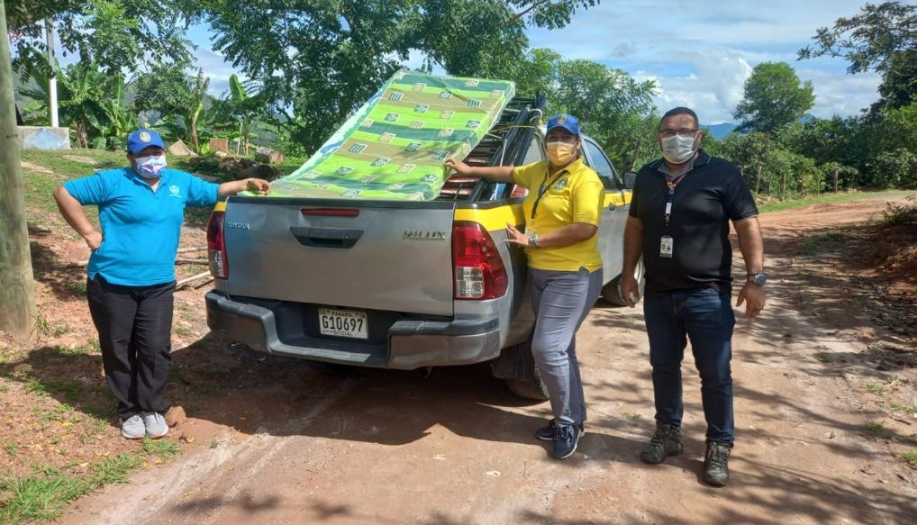 Padres de Familia de estudiantes de la Extensión de Penonomé reciben apoyos y subsidios económicos