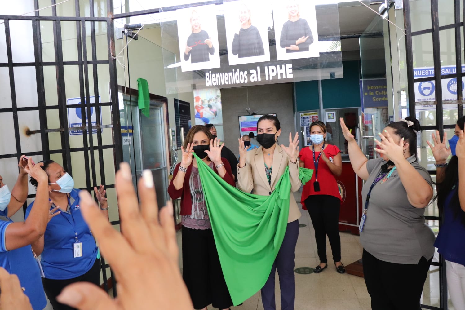 IPHE: Coloca letreros de señalética en lenguaje inclusivo para la accesibilidad de las personas sordas