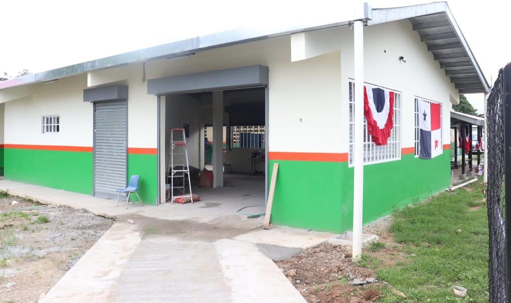 Construcción de nuevas aulas de la Extensión de Panamá Este entra en fase final