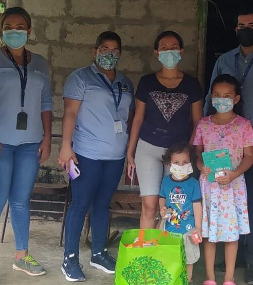 IPHE de Herrera entrega bolsas con alimentos como parte del programa de bienestar estudiantil