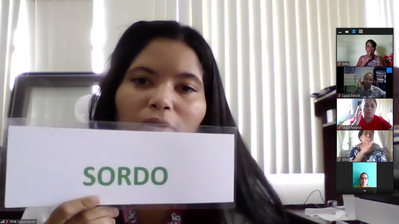 Personal docente IPHE se instruye sobre manejo de lengua de señas