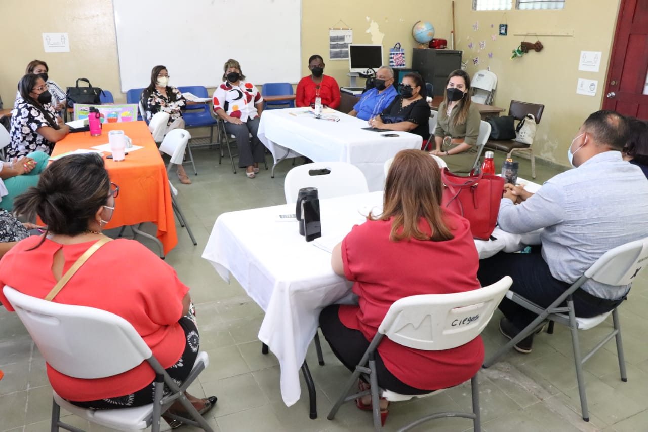 Directora General del IPHE encabeza reuniones de coordinación en inicio de semana de organización docente
