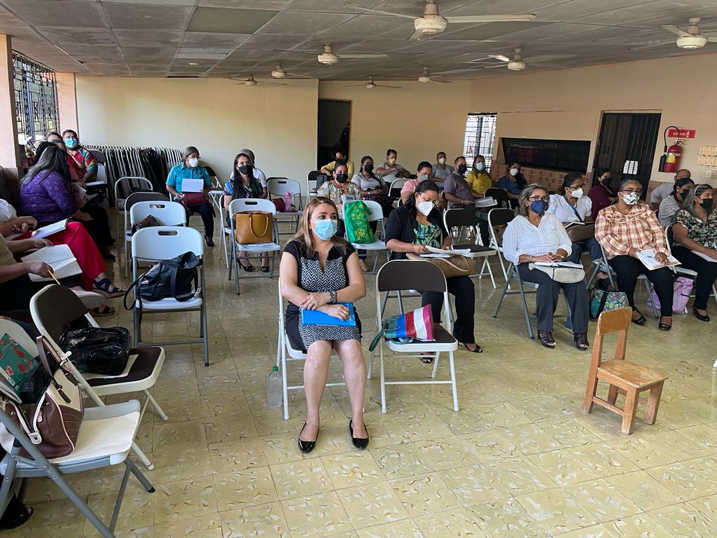 Reunión de planificación de acciones para el año escolar en Herrera y Los Santos