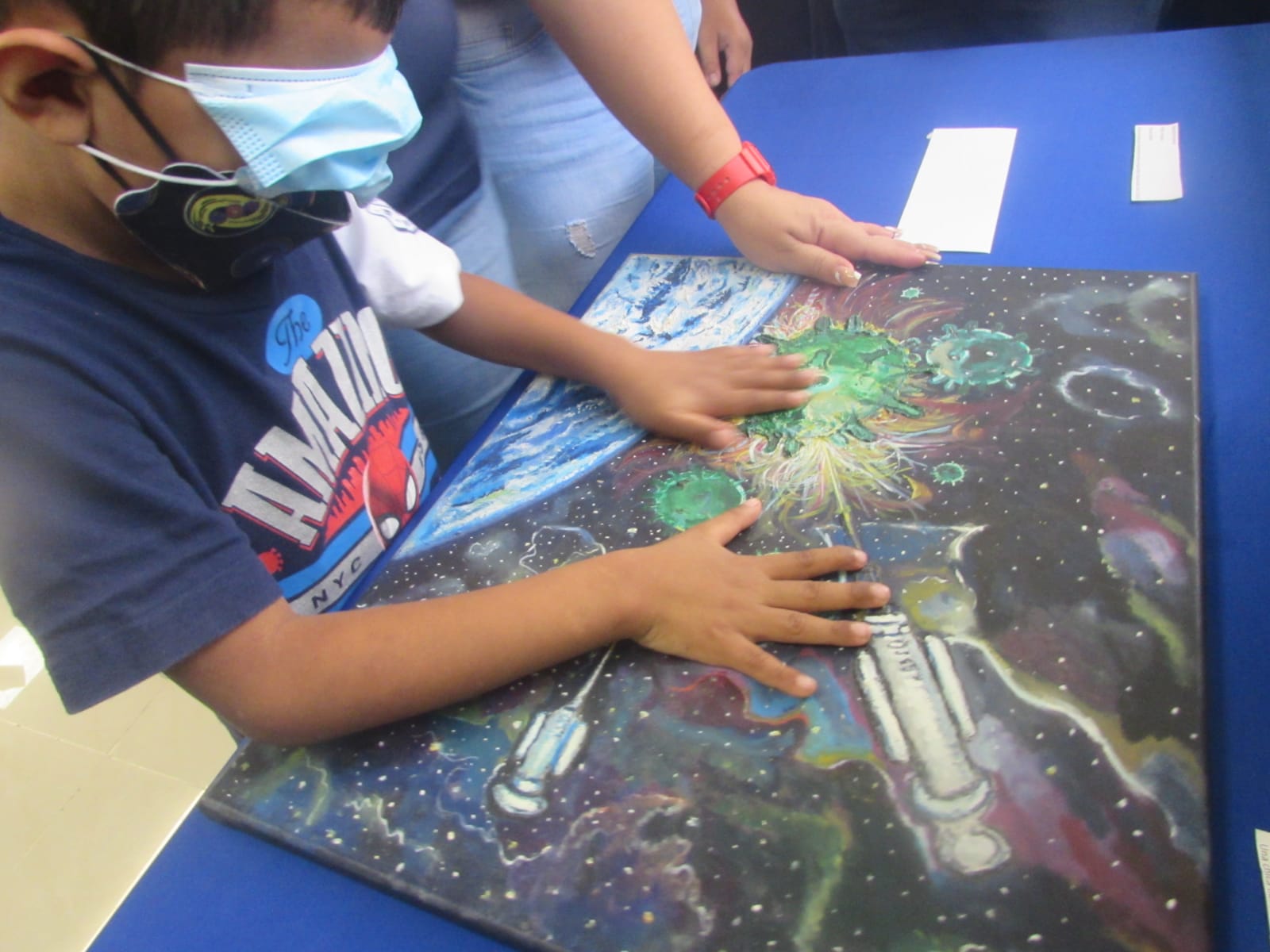 Alumnos de la Escuela Nacional de Sordos participan en exposición de arte inclusivo “Tocando-Aprendo”