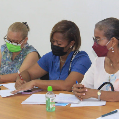 REUNION-DIRECTORA-GERNERAL-EDUCADORES-IPHE-COLON-FOTO-1-e0e49361eb25b445e91bf13ab439afb8.jpeg