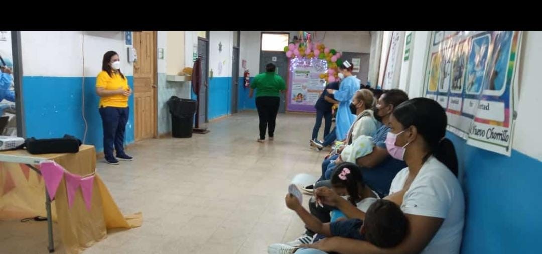 Capacitan a madres sobre la lactancia materna