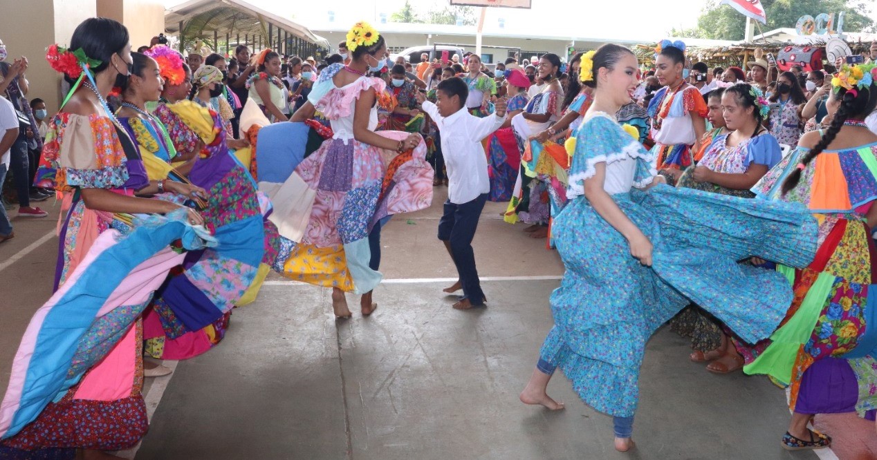Resaltan costumbres y tradiciones en el Día del Campesino