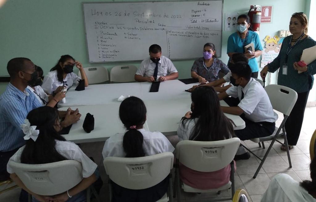 Orientación y selección vocacional a estudiantes de Pre-media y su familia