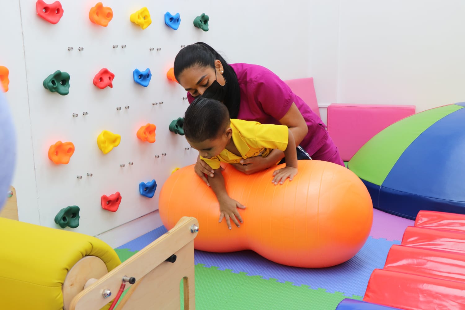 Gobierno Nacional inaugura Servicio de Estimulación Multisensorial en el IPHE