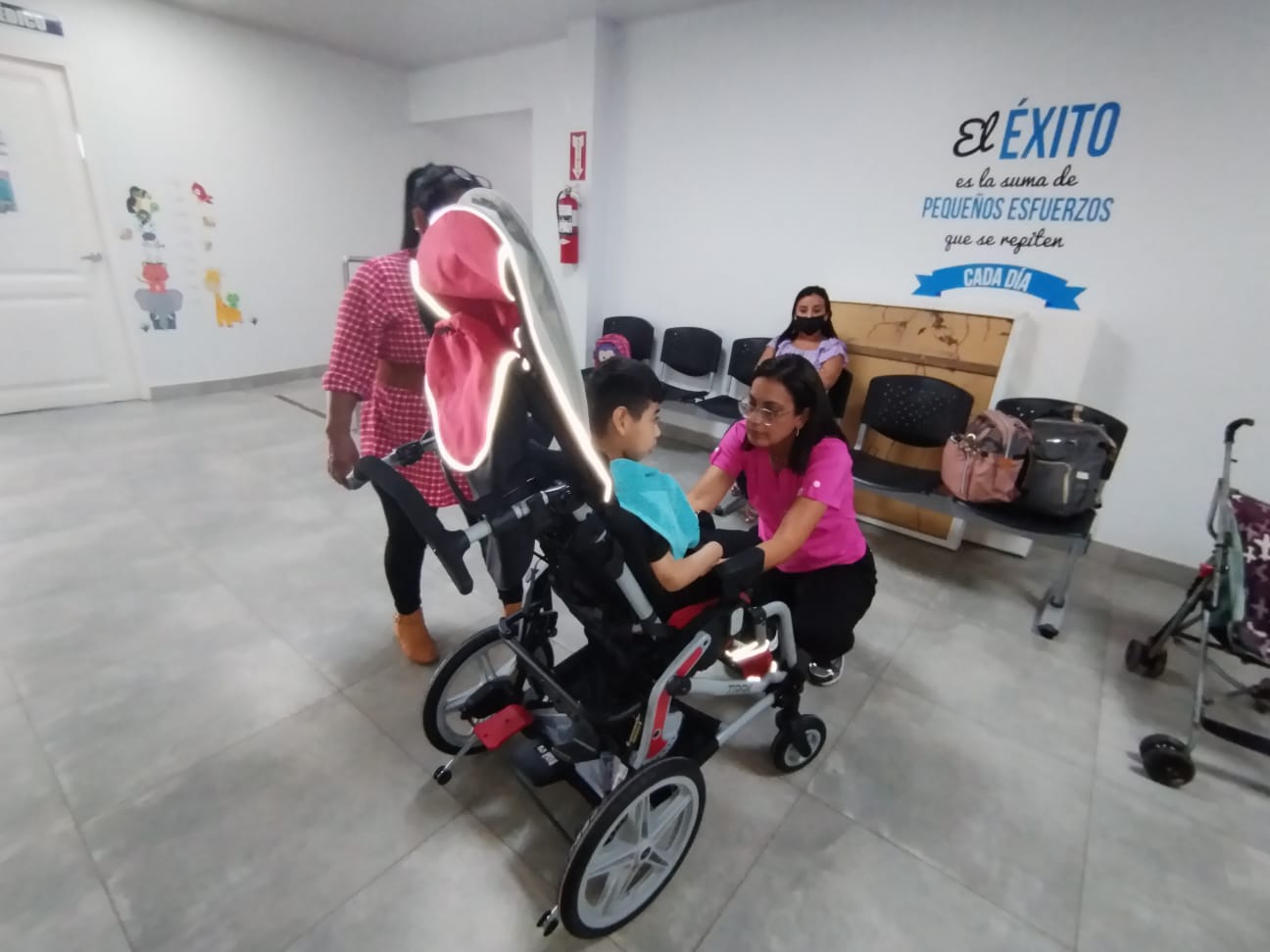 IPHE entrega Coches Terapéuticos en Chiriquí
