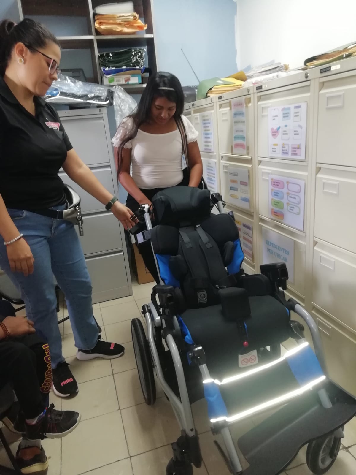 Estudiante de Panamá Este recibe coche adaptado
