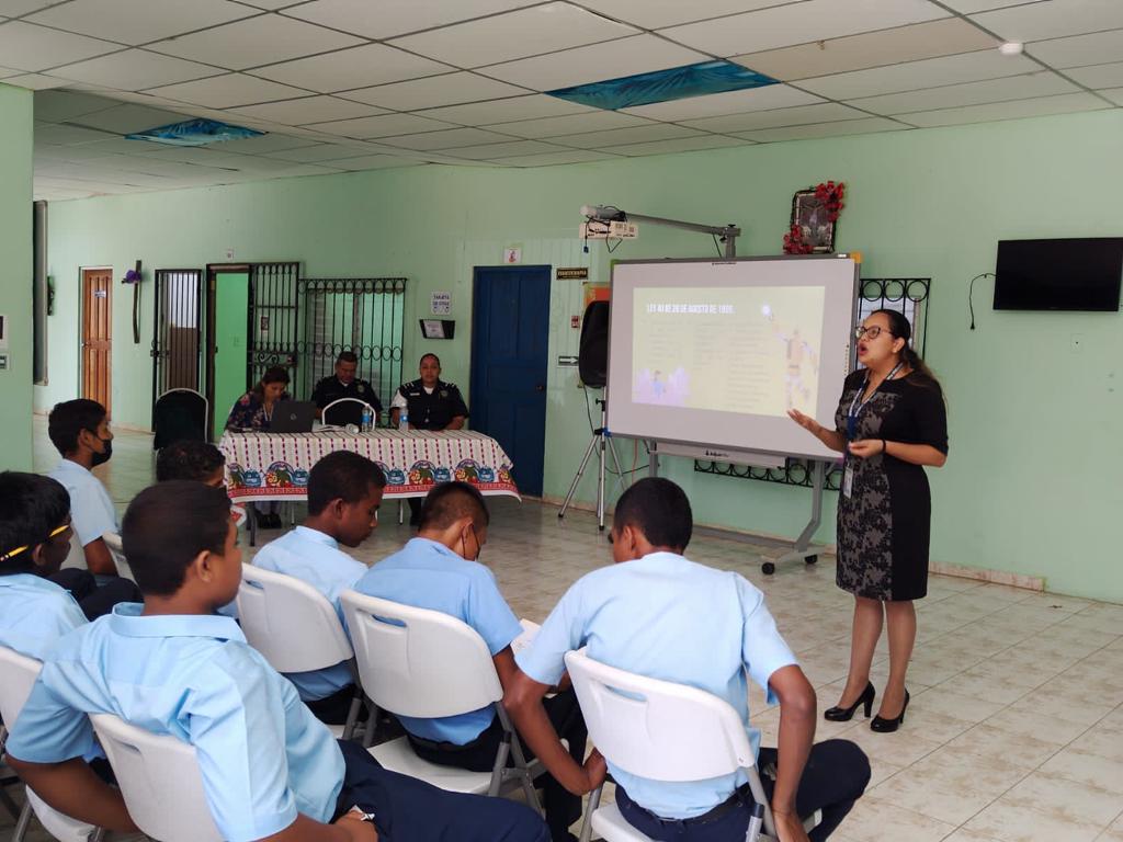 Estudiantes de Antón reciben docencia en temas de prevención
