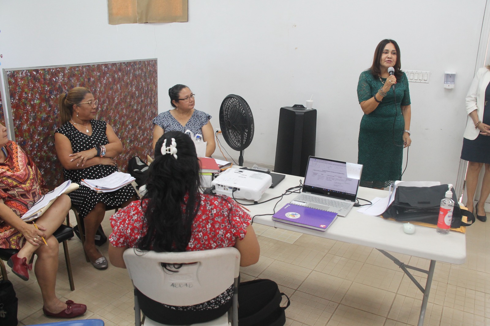 Docentes del PEP refuerzan conocimientos sobre PECE
