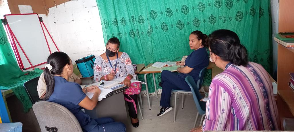 Personal del IPHE de Penonomé orientan a docentes de escuelas inclusivas