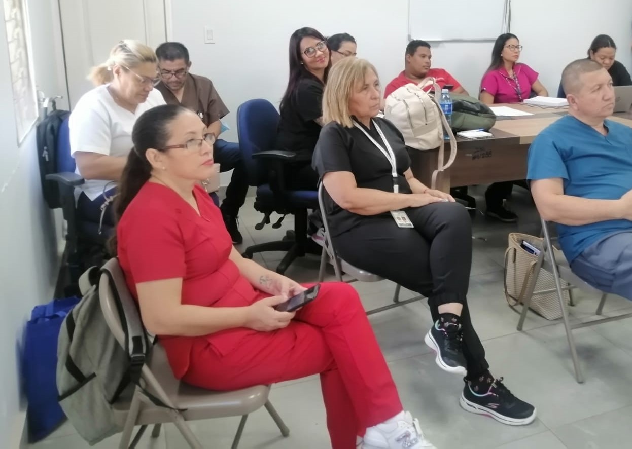Equipo Técnico de Chiriquí se actualiza en el uso de la Pantalla Interactiva