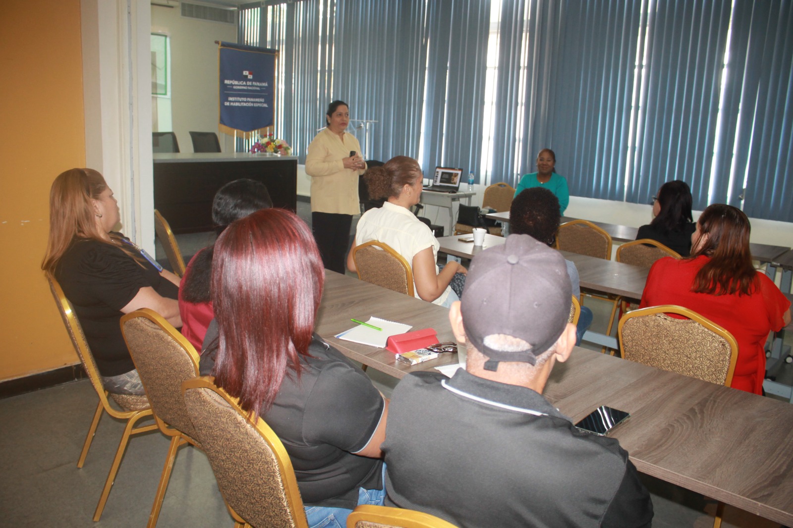 Servidores públicos se capacitan en eficacia y eficiencia