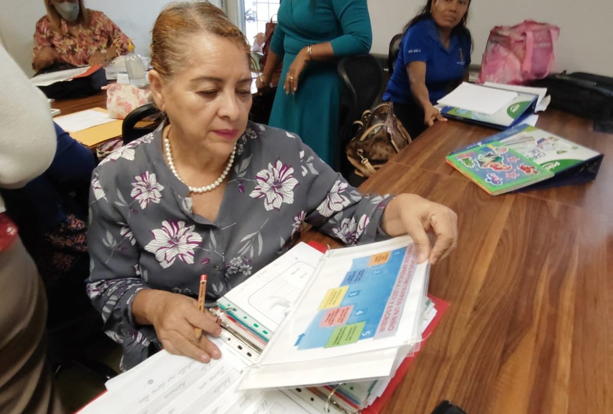 Docentes participan de un taller de lectura y escritura