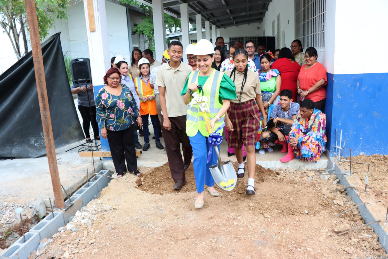 Colocan primera palada para construcción de dos nuevas aulas en el CEVET de Tocumen