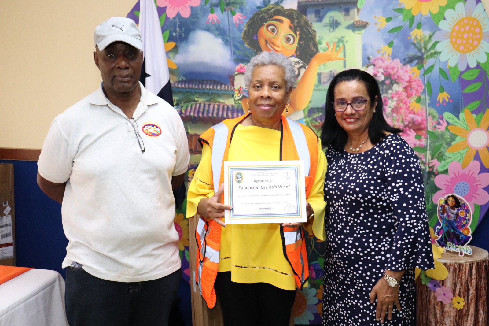 Programa de Parálisis Cerebral recibe donación de sillas de baño