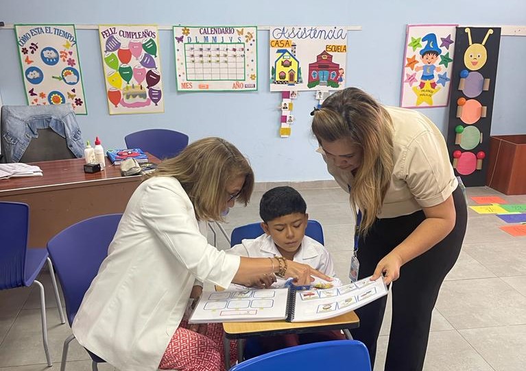 Autoridades del IPHE visitan centro de educación inclusiva en Los Posos y Pesé