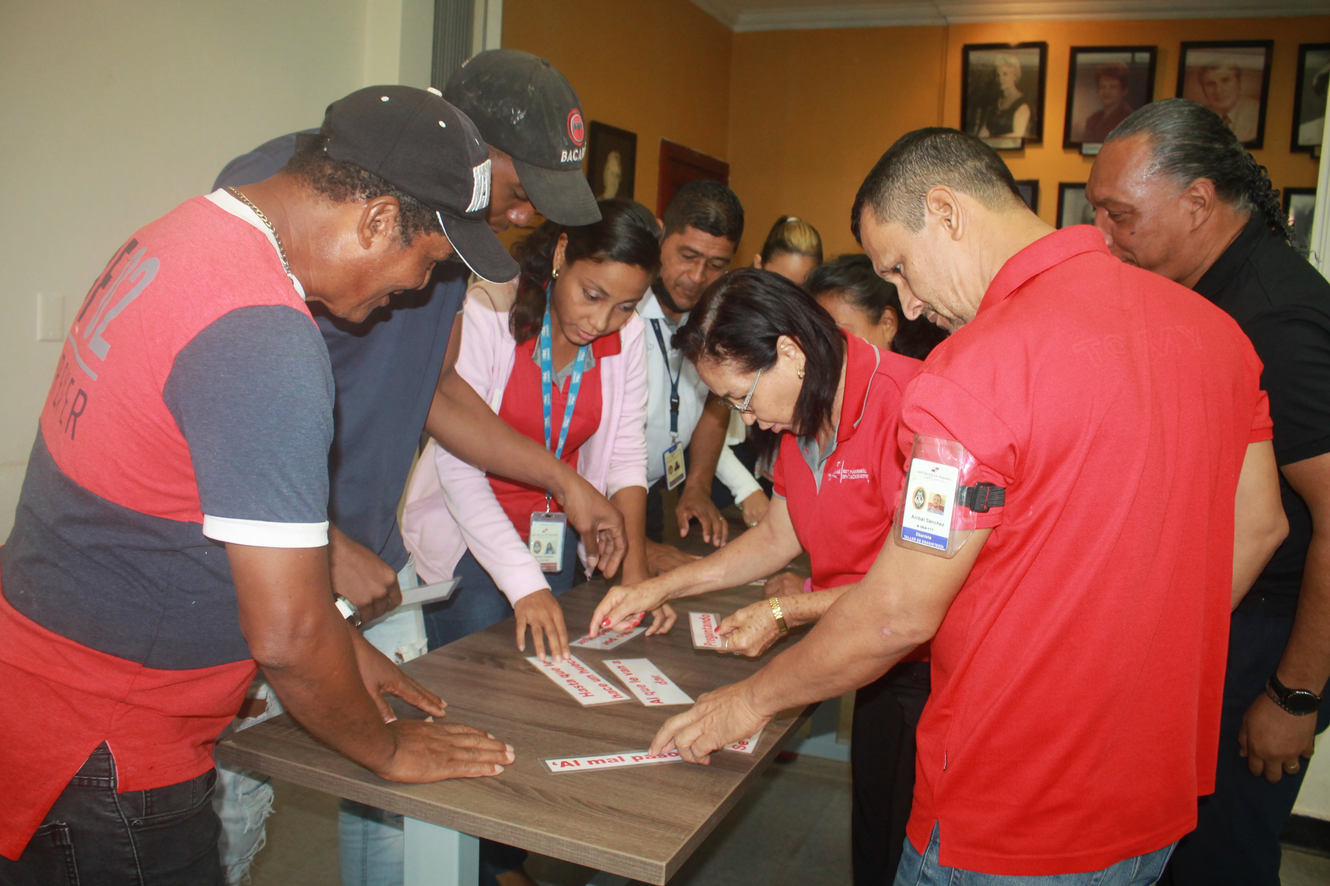 Servidores públicos participan en taller de crecimiento personal