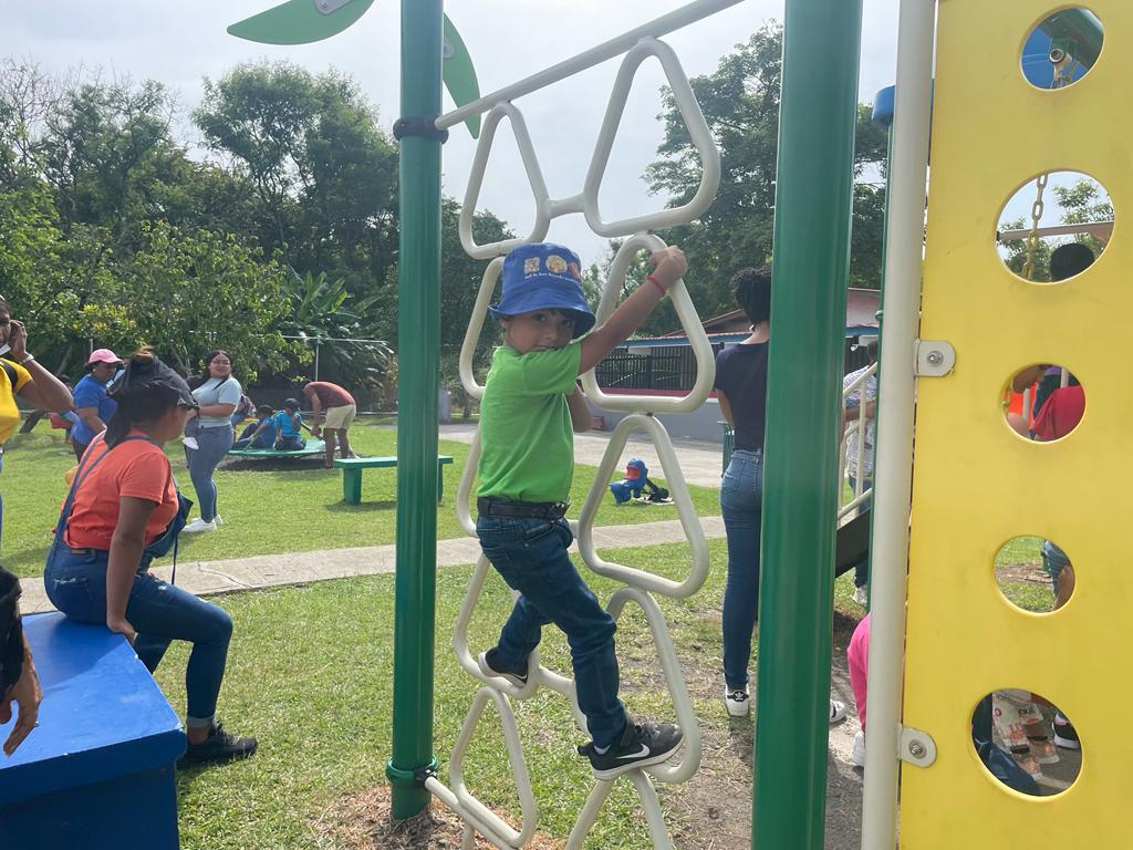 Estudiantes del PEP de escuelas inclusivas celebran Día del Niño