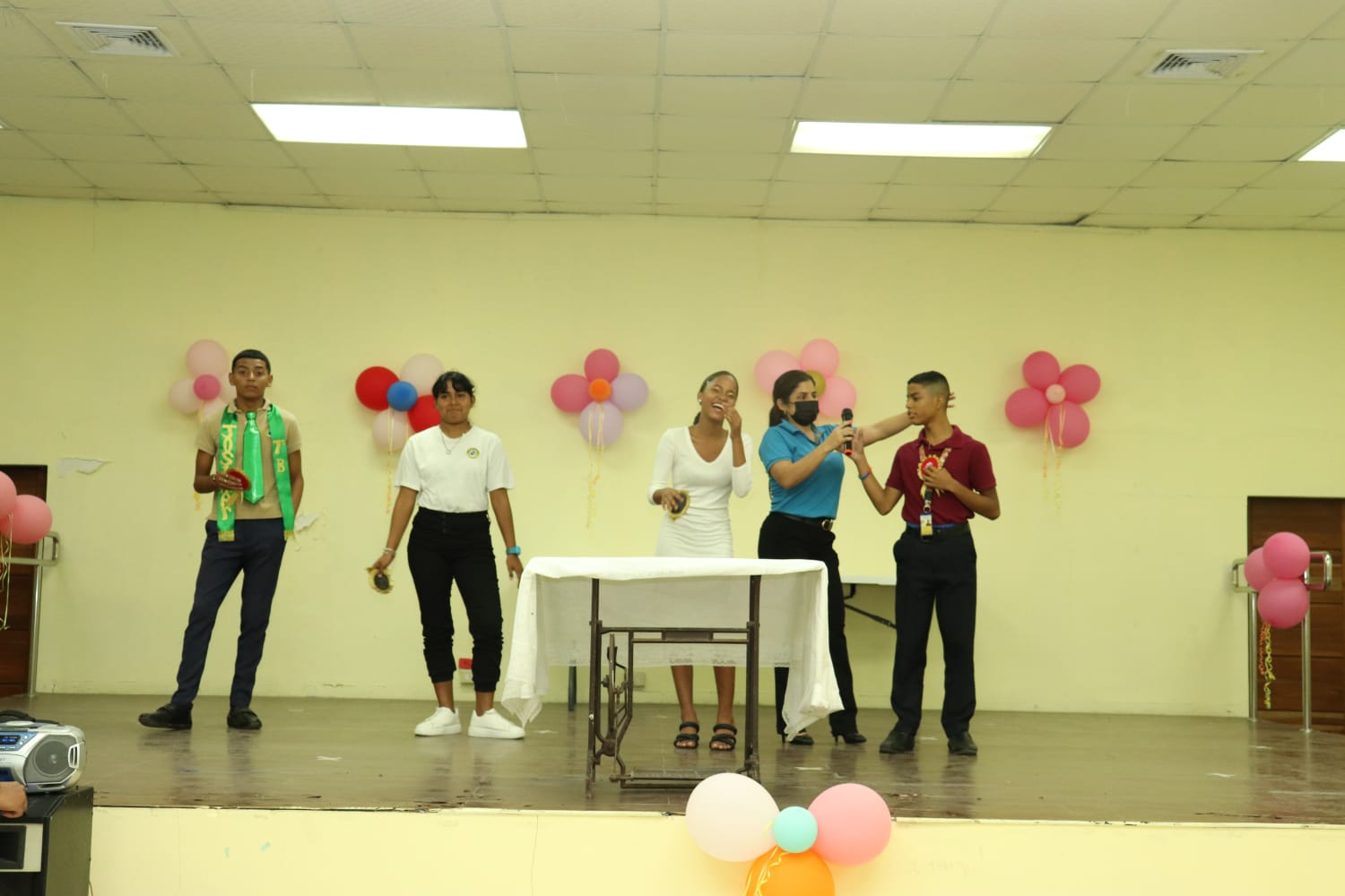 Realizan escogencia de la Reina y Míster EVE