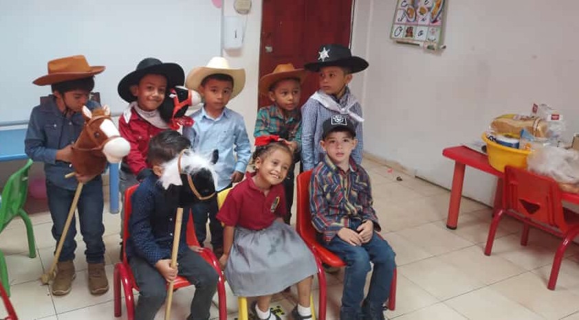 Estudiantes de Darién celebran la Primera Infancia y el Mes del Niño