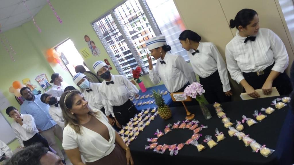 Estudiantes de CTI de Penonomé aprenden técnicas de panadería