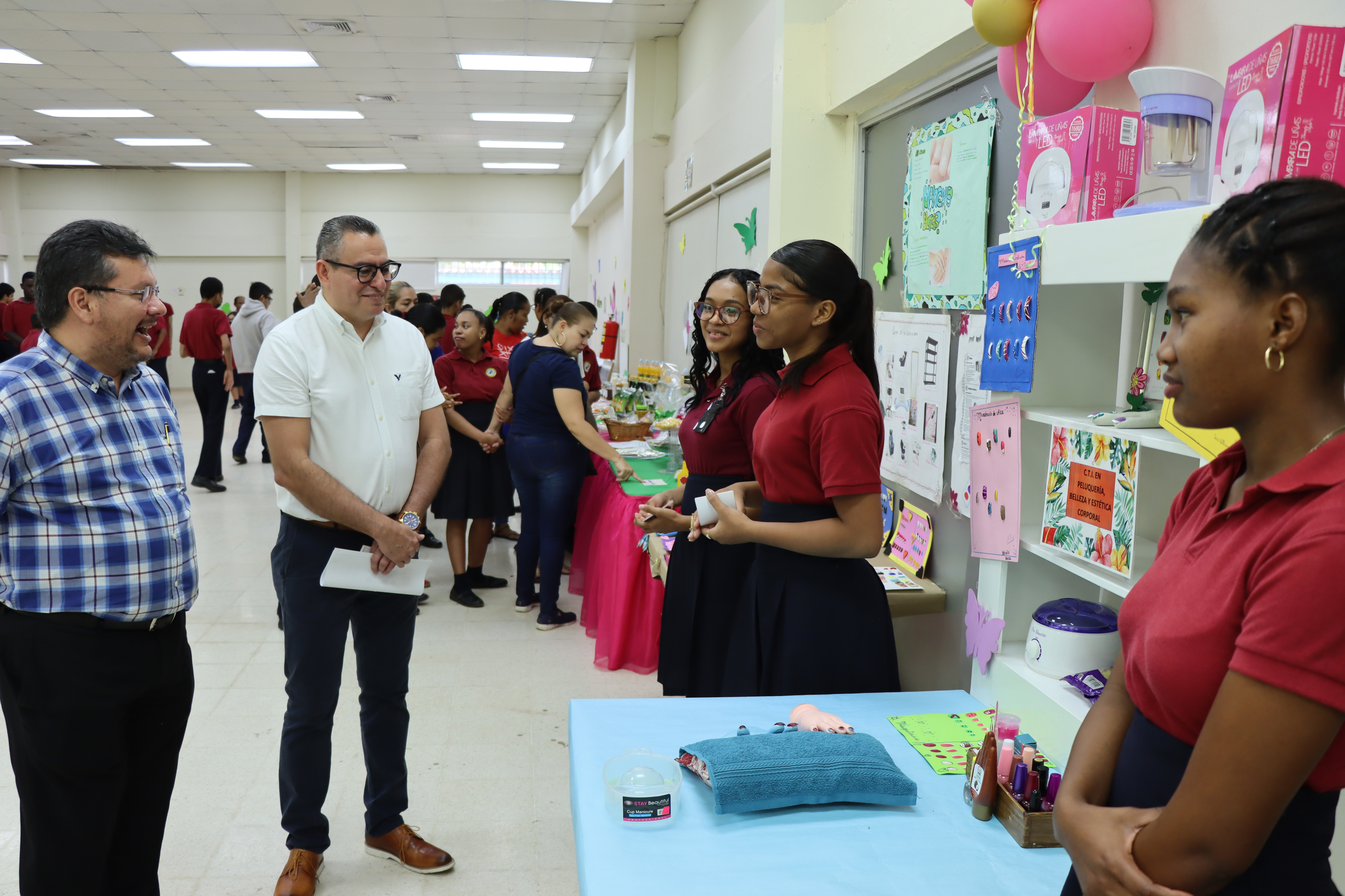Empresa Taco Bell de Costa Rica visita la EVE para conocer proyectos de CTI