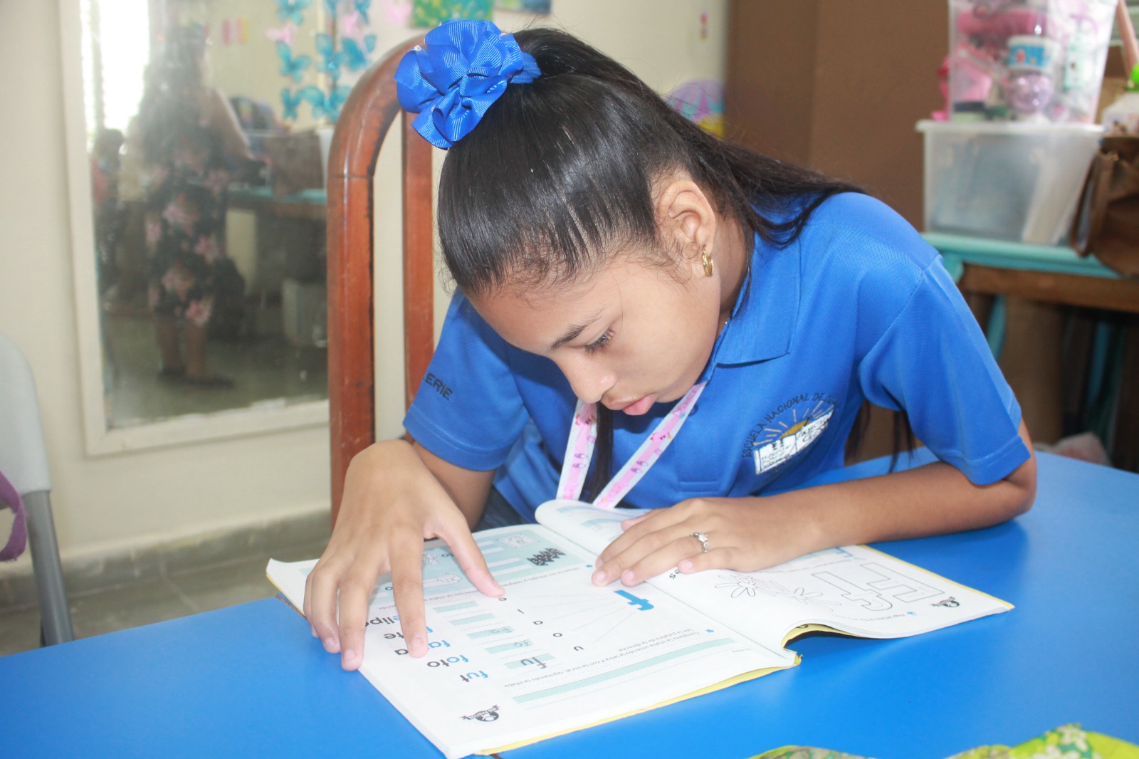 Estudiantes de la Escuela de Ciegos trabajan en lenguaje y comunicación