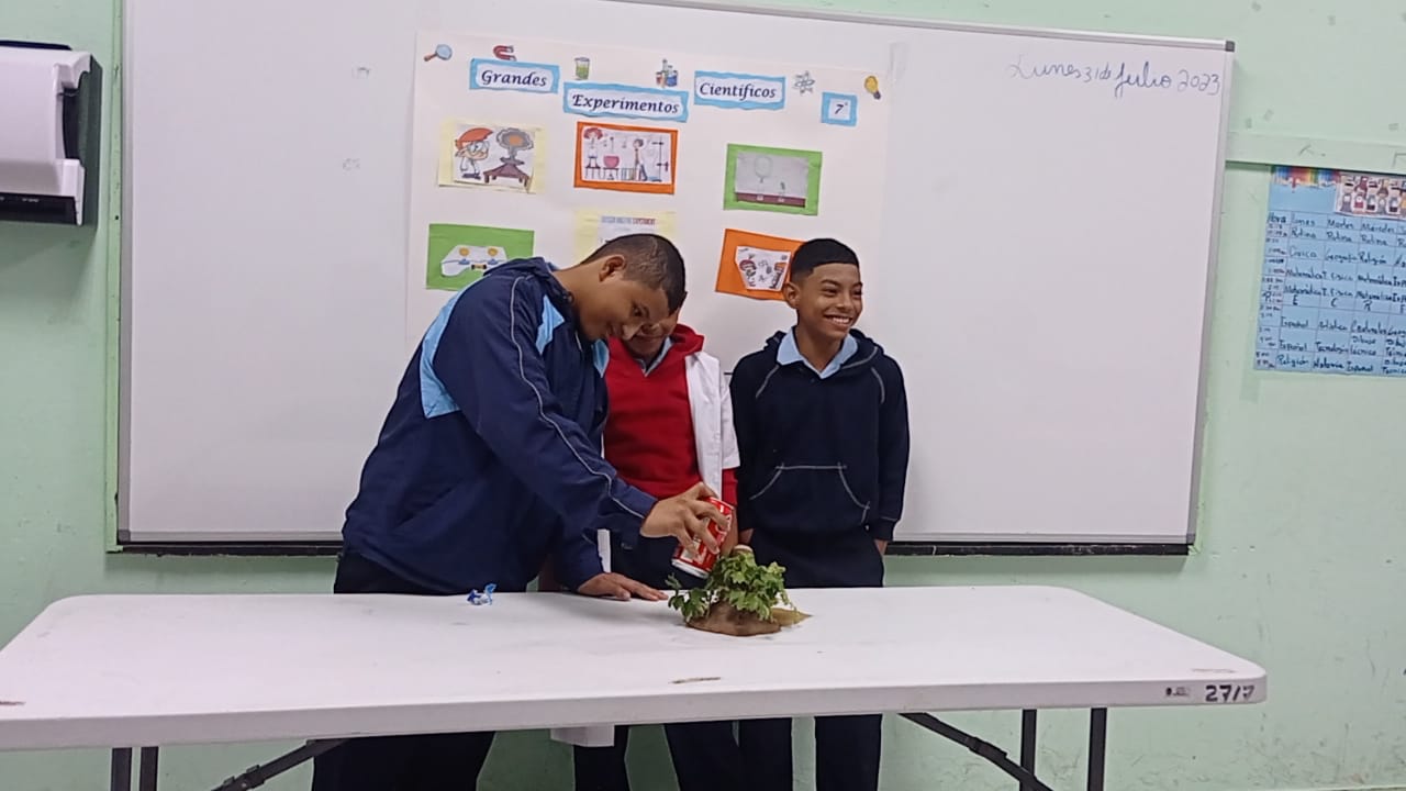 Estudiantes de Antón aprende acerca de “Grandes experimentos científicos”