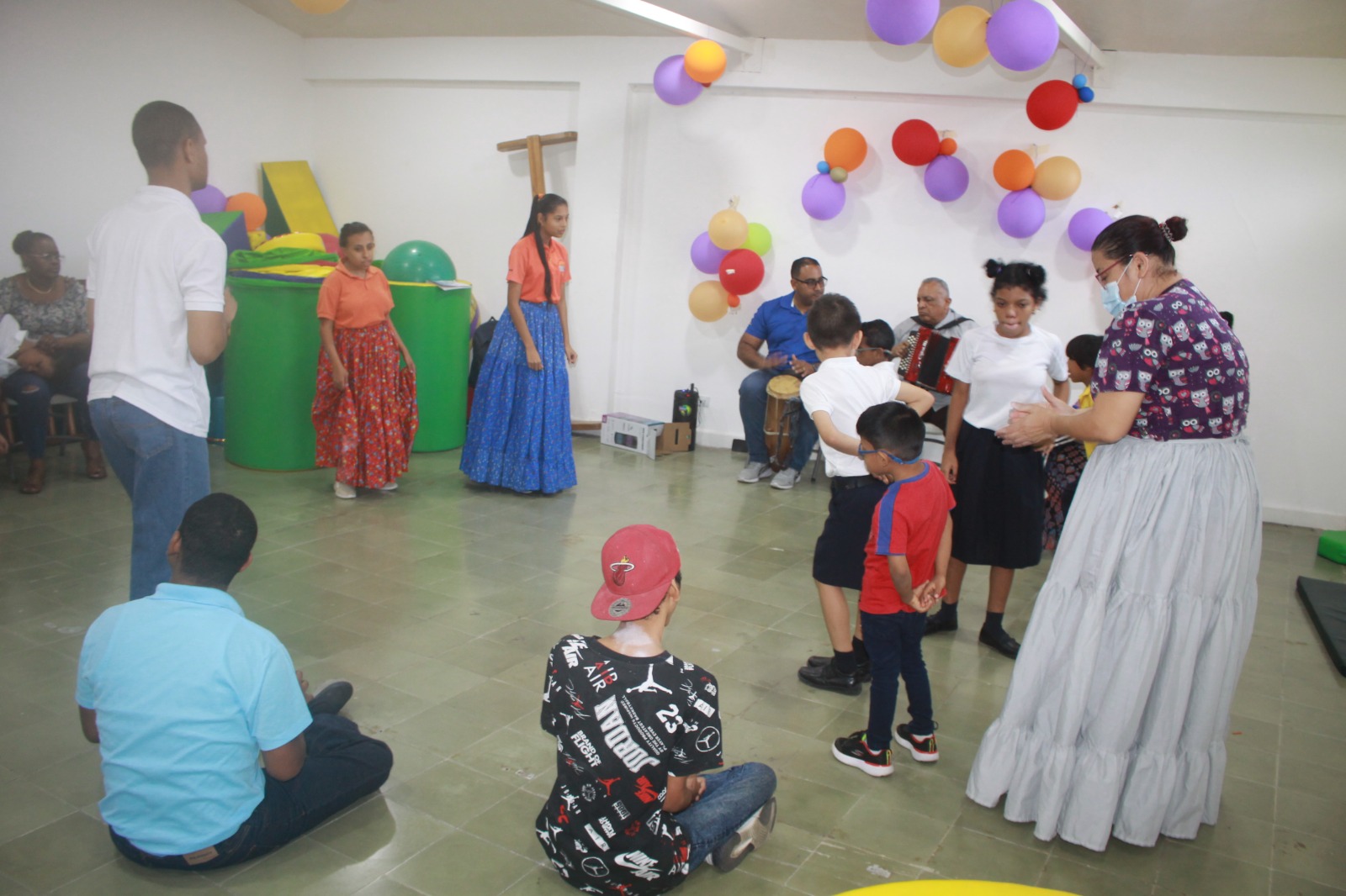 Escuela de Ciegos prepara a los estudiantes para conformar un conjunto folclórico