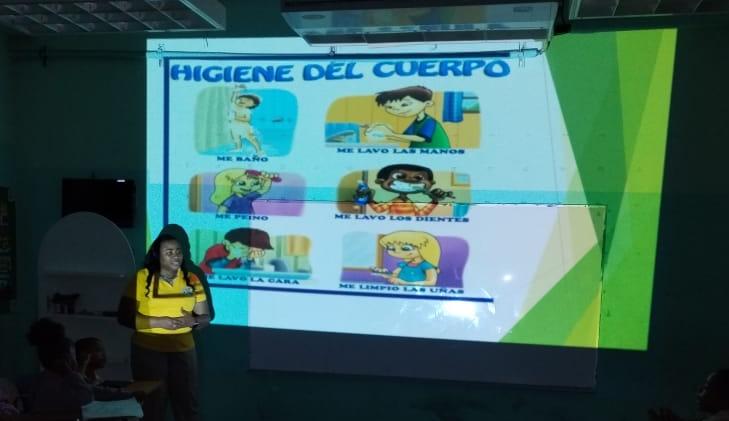 Estudiantes de Colón reciben charla sobre la “Importancia de la Higiene Personal”