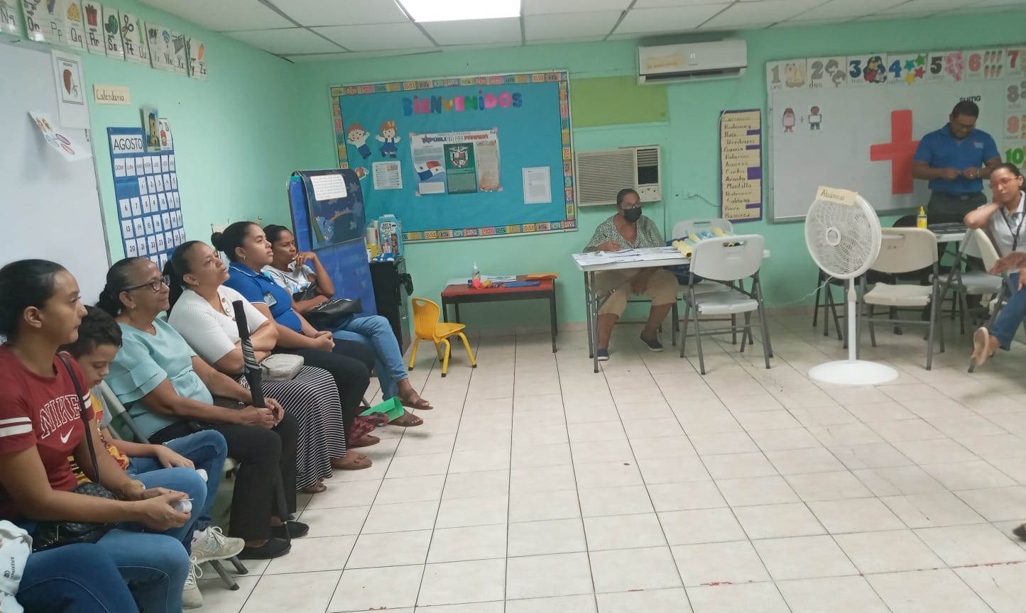 Padres de familias reciben orientaciones para fortalecer los procesos educativos en el hogar